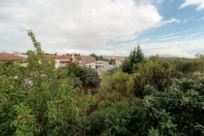 Moradia T3 para Venda em Carvoeira e Carmões