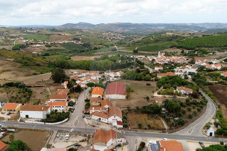 Moradia T3 para Venda em Carvoeira e Carmões Foto 32