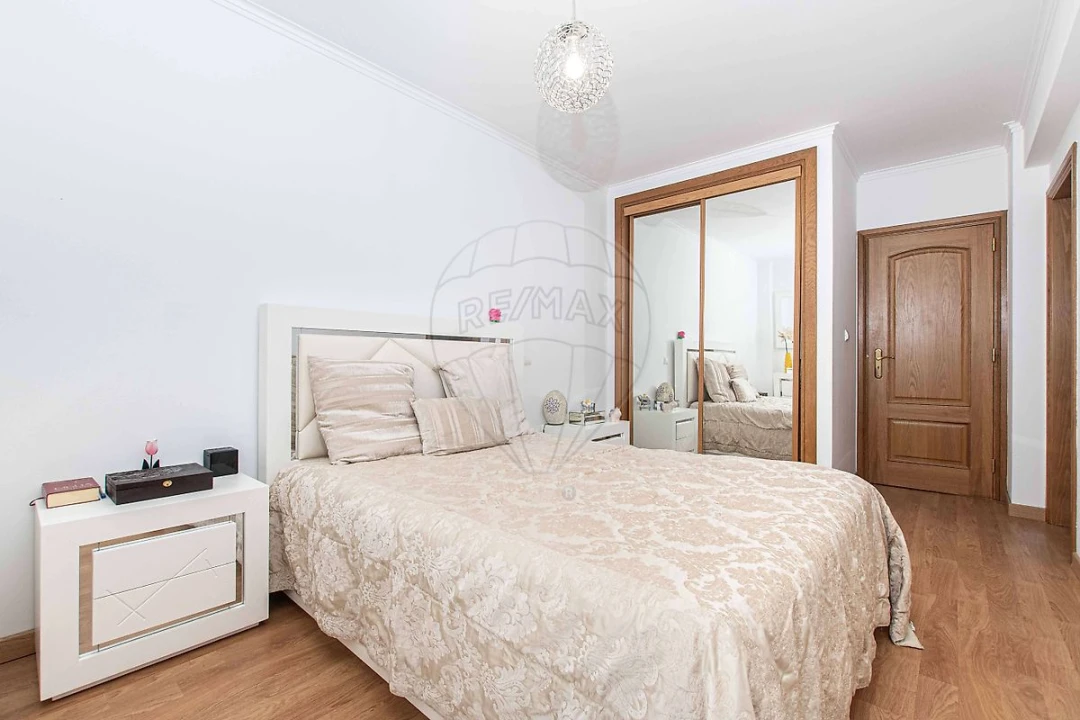 Apartamento T3 para Venda em Vialonga Foto 1