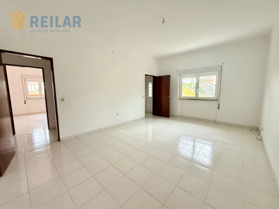 Moradia T6 para Venda em Vialonga Foto 5