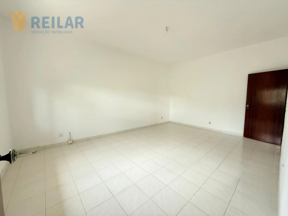 Moradia T6 para Venda em Vialonga Foto 6