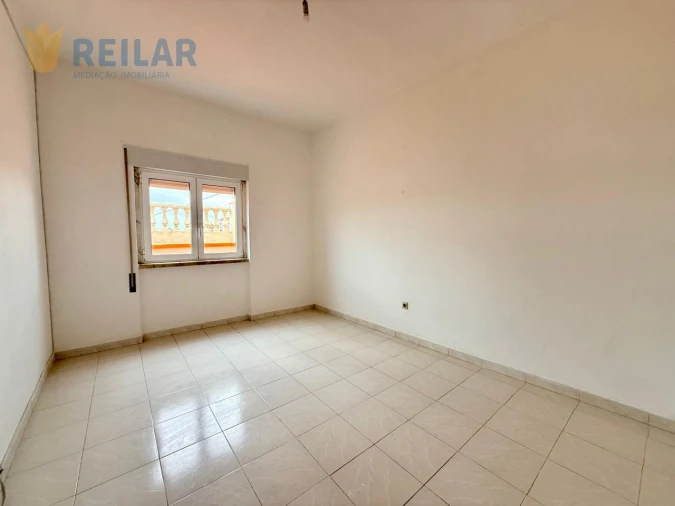 Moradia T6 para Venda em Vialonga Foto 13