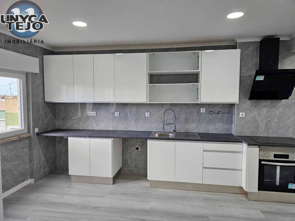 Apartamento T2 para Venda em Setubal (São Sebastião) Foto 1