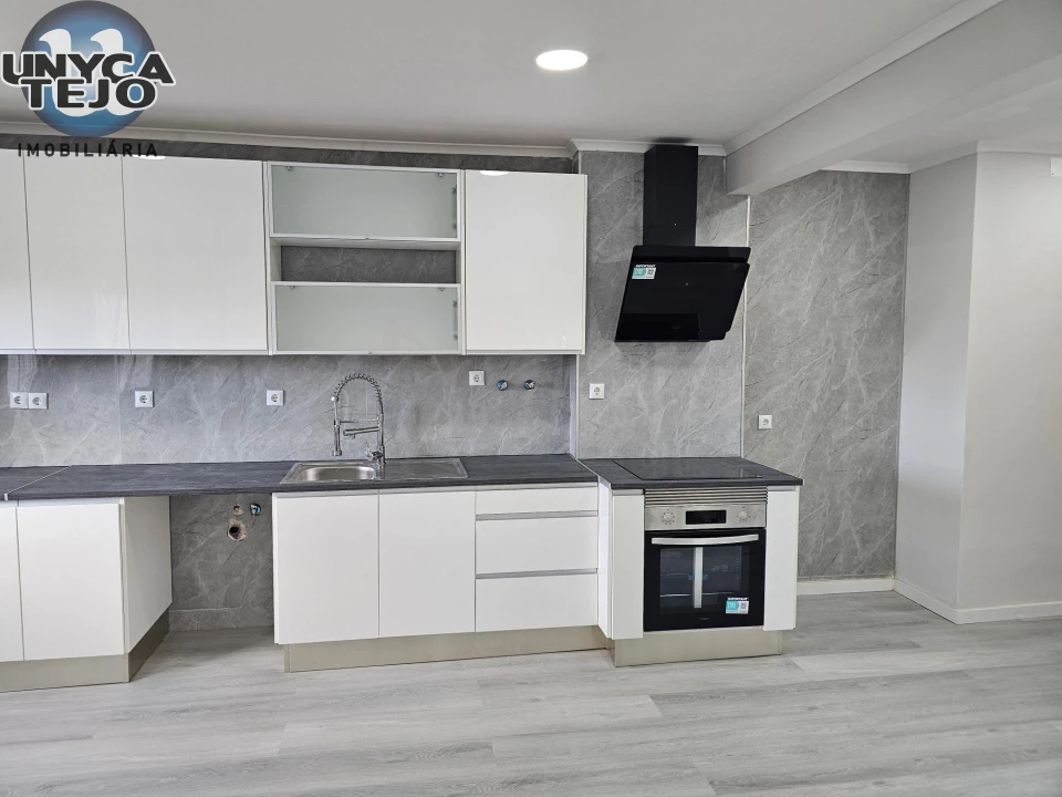 Apartamento T2 para Venda em Setubal (São Sebastião) Foto 3