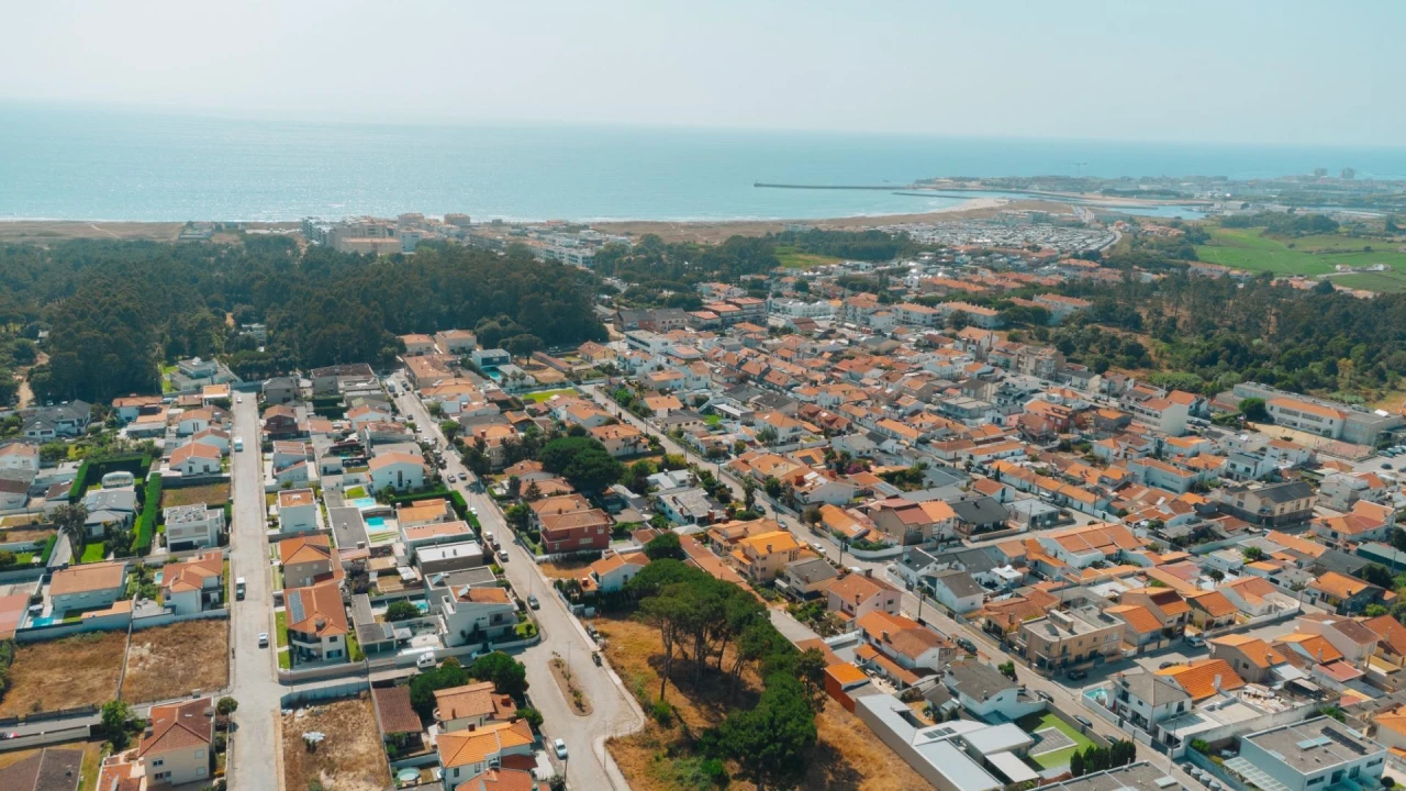 Moradia T4 para Venda em Arvore Foto 33