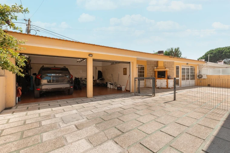 Moradia T4 para Venda em Arvore Foto 32