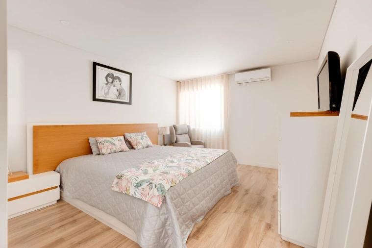 Moradia T4 para Venda em Arvore Foto 8