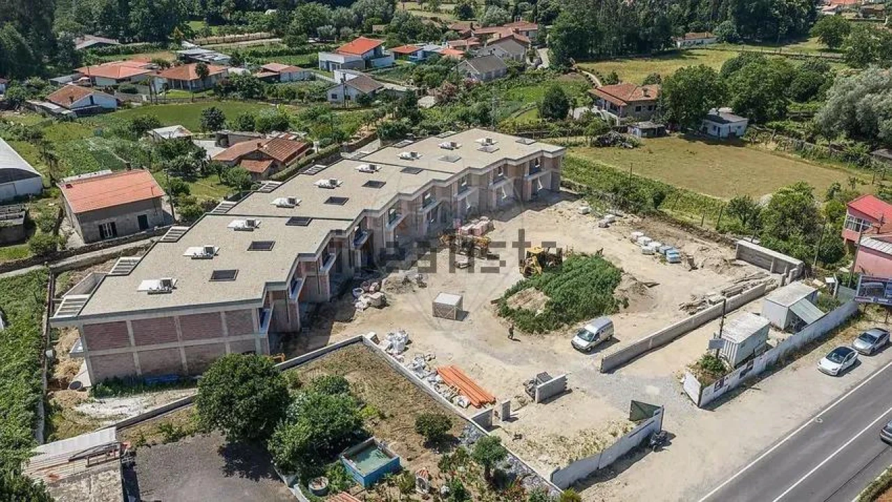 Moradia T3 para Venda em Rendufe Foto 44