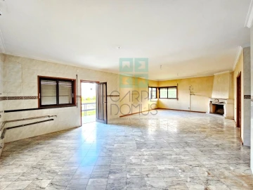 Moradia T5 para Venda em Ruivães e Novais
