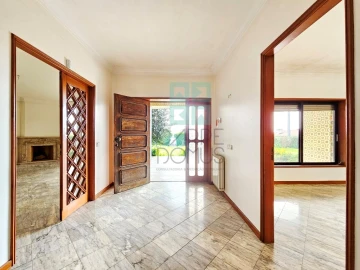 Moradia T5 para Venda em Ruivães e Novais
