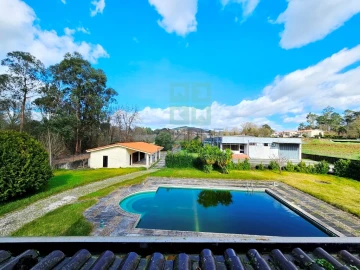Moradia T5 para Venda em Ruivães e Novais