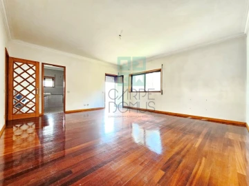 Moradia T5 para Venda em Ruivães e Novais