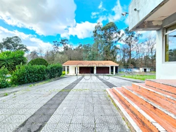 Moradia T5 para Venda em Ruivães e Novais