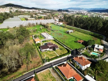 Moradia T5 para Venda em Ruivães e Novais