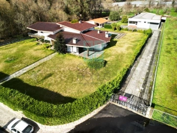 Moradia T5 para Venda em Ruivães e Novais
