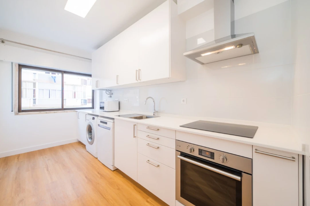 Apartamento T1 para Arrendamento em Massamá e Monte Abraão Foto 1