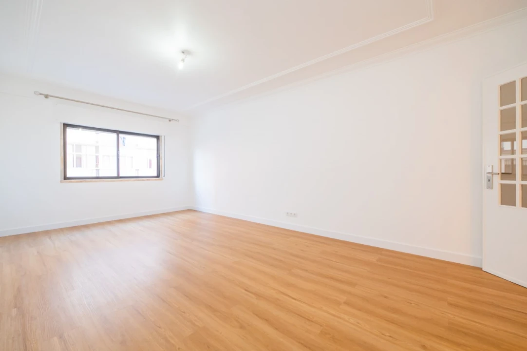 Apartamento T1 para Arrendamento em Massamá e Monte Abraão Foto 6