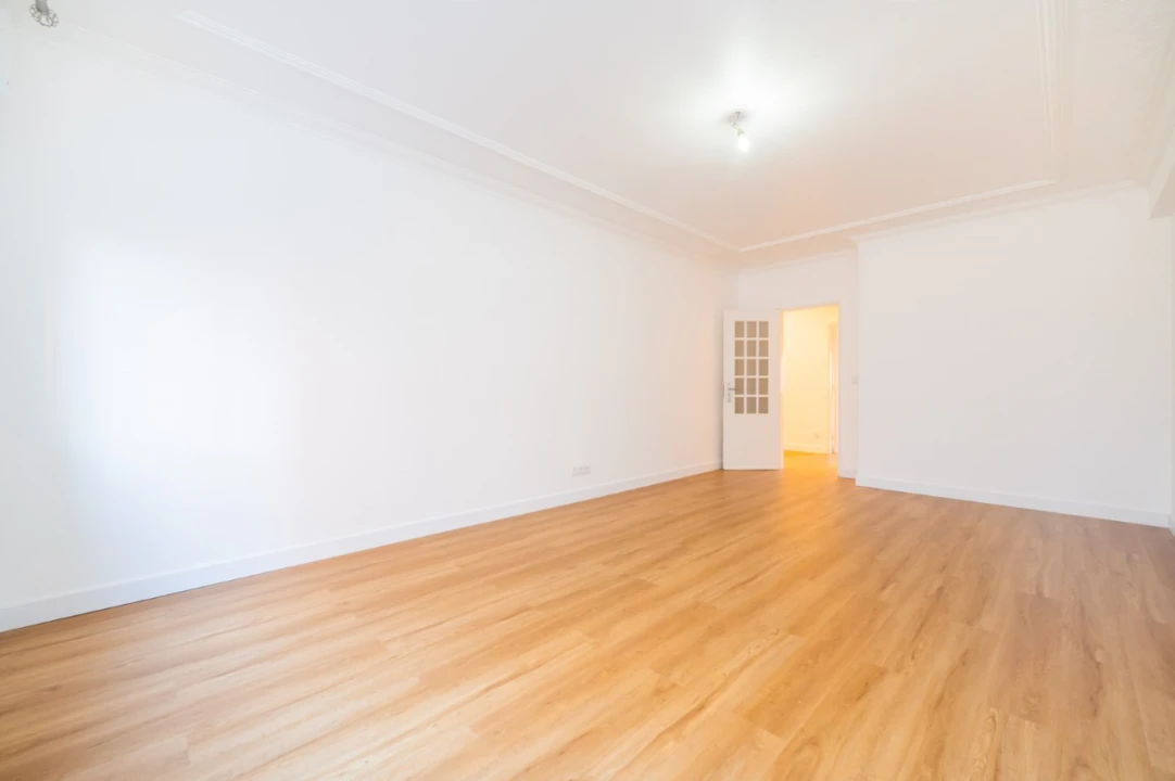 Apartamento T1 para Arrendamento em Massamá e Monte Abraão Foto 9