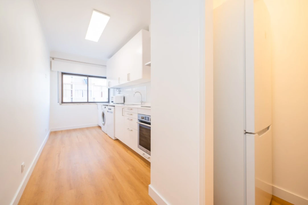 Apartamento T1 para Arrendamento em Massamá e Monte Abraão Foto 11