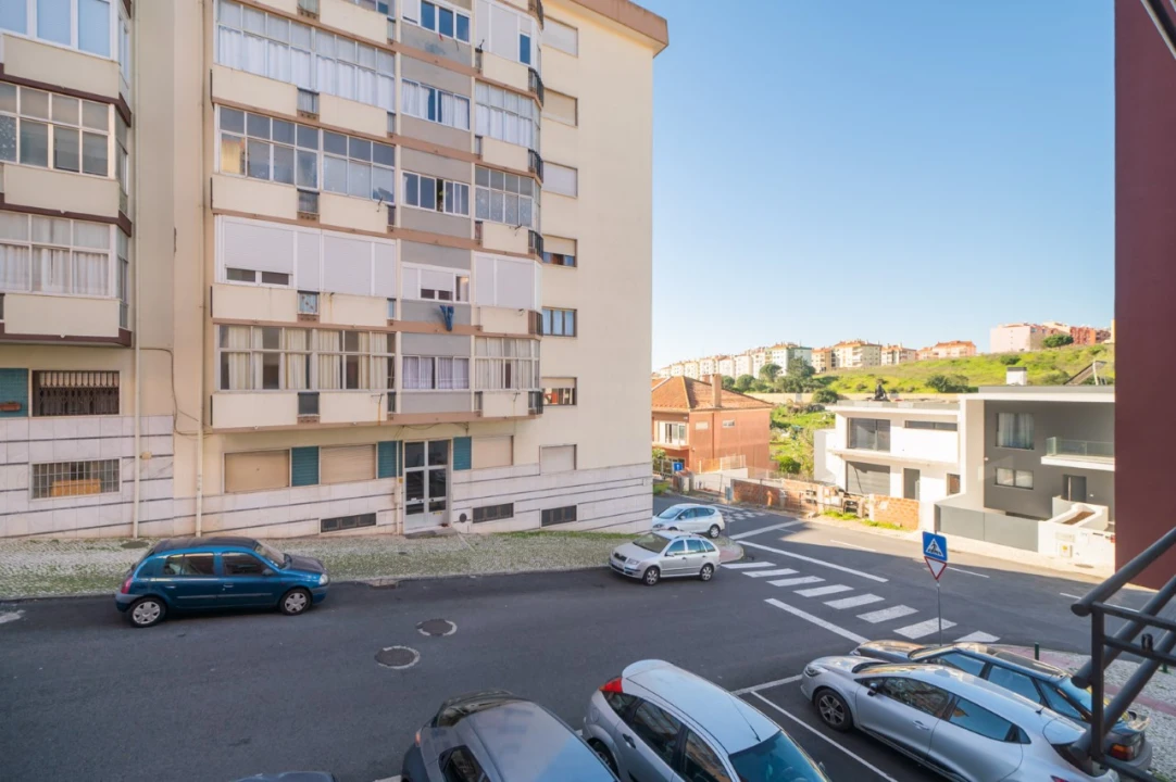 Apartamento T1 para Arrendamento em Massamá e Monte Abraão Foto 13