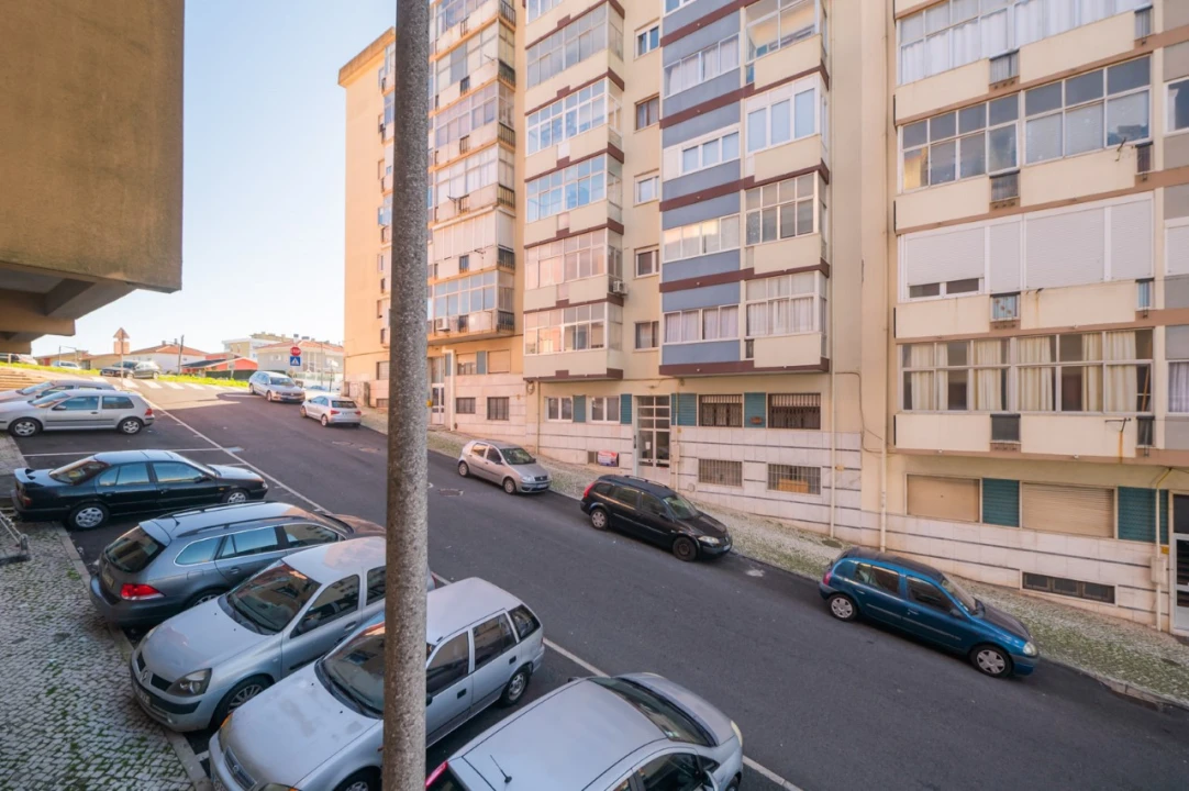 Apartamento T1 para Arrendamento em Massamá e Monte Abraão Foto 14