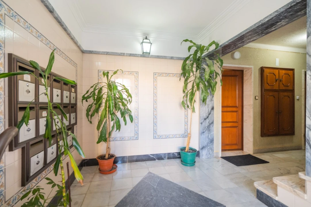 Apartamento T1 para Arrendamento em Massamá e Monte Abraão Foto 32