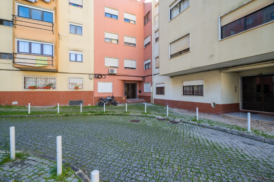 Apartamento T1 para Arrendamento em Massamá e Monte Abraão Foto 33