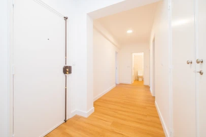 Apartamento T1 para Arrendamento em Massamá e Monte Abraão