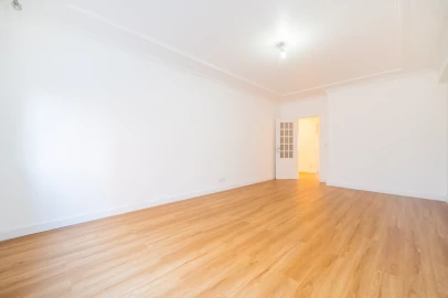 Apartamento T1 para Arrendamento em Massamá e Monte Abraão