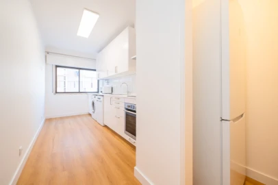 Apartamento T1 para Arrendamento em Massamá e Monte Abraão