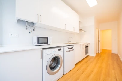 Apartamento T1 para Arrendamento em Massamá e Monte Abraão