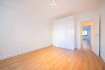 Apartamento T1 para Arrendamento em Massamá e Monte Abraão
