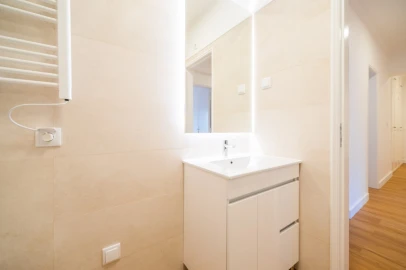 Apartamento T1 para Arrendamento em Massamá e Monte Abraão
