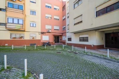 Apartamento T1 para Arrendamento em Massamá e Monte Abraão