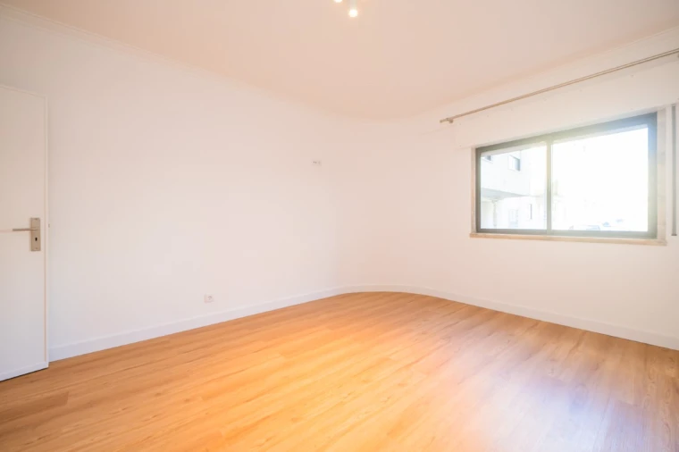 Apartamento T1 para Arrendamento em Massamá e Monte Abraão Foto 19