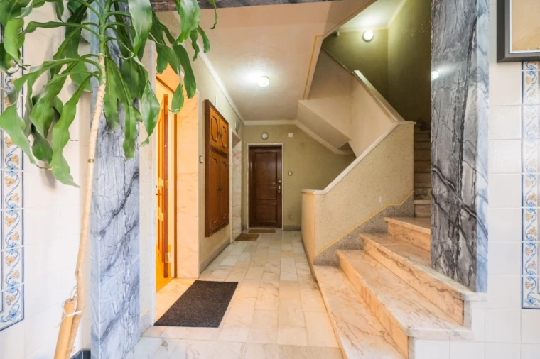 Apartamento T1 para Arrendamento em Massamá e Monte Abraão Foto 30
