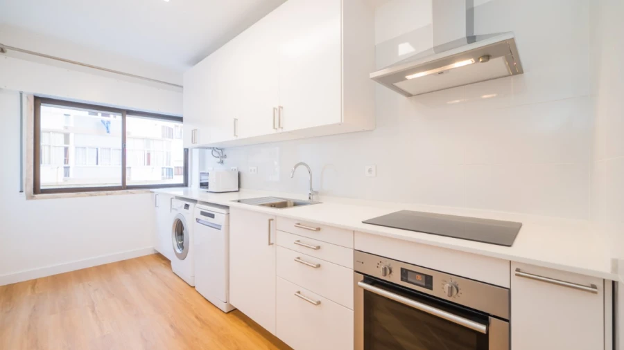 Apartamento T1 para Arrendamento em Massamá e Monte Abraão