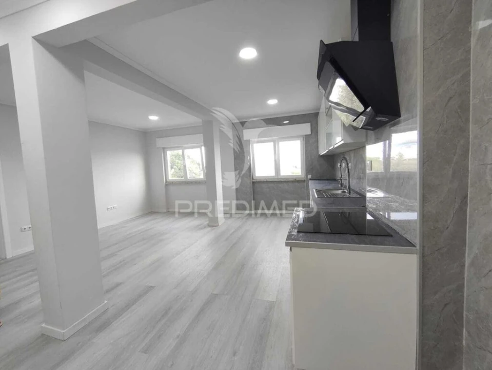 Apartamento T2 para Venda em Setubal (São Sebastião) Foto 1