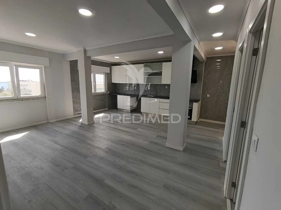 Apartamento T2 para Venda em Setubal (São Sebastião) Foto 1