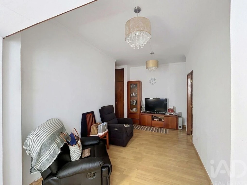 Apartamento T1 para Venda em Laranjeiro e Feijó Foto 3