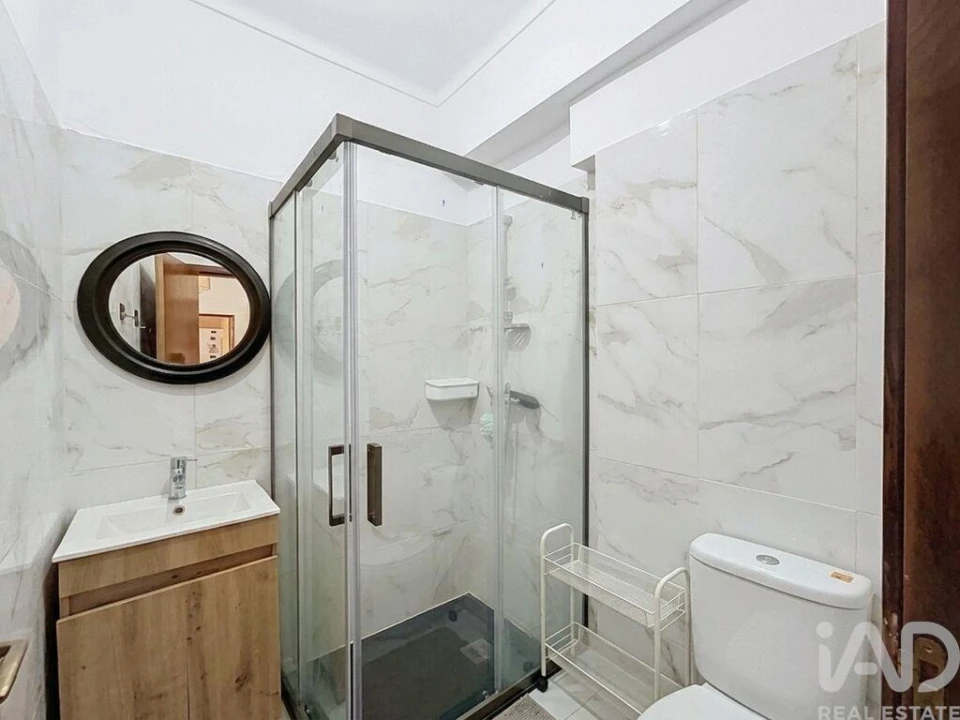 Apartamento T1 para Venda em Laranjeiro e Feijó Foto 8