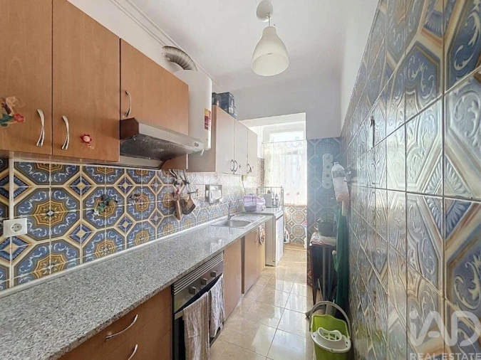 Apartamento T1 para Venda em Laranjeiro e Feijó Foto 6