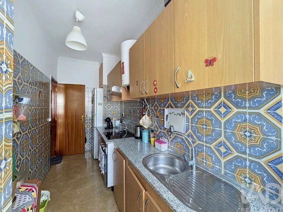 Apartamento T1 para Venda em Laranjeiro e Feijó Foto 4