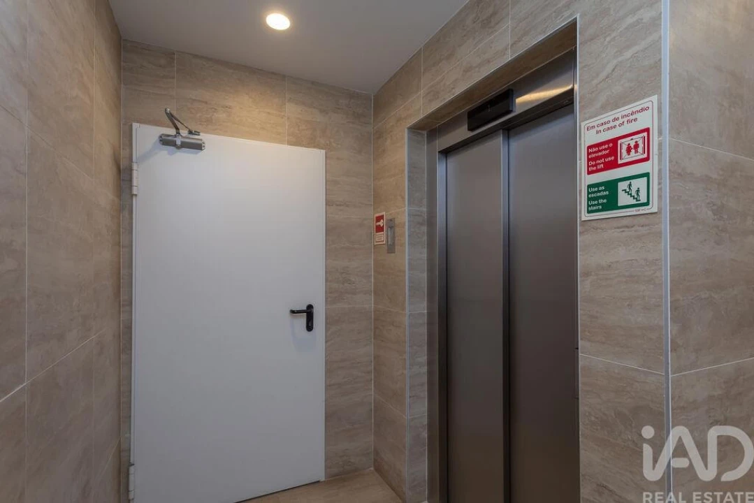 Apartamento T3 para Venda em Campolide Foto 35