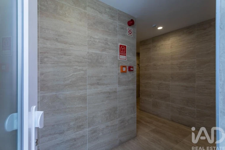 Apartamento T3 para Venda em Campolide Foto 36