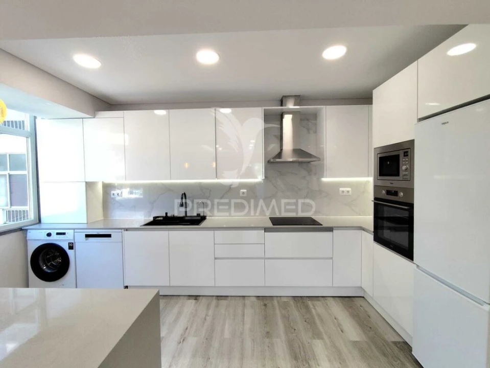 Apartamento T2 para Venda em Corroios Foto 9