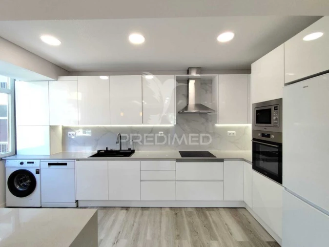 Apartamento T2 para Venda em Corroios Foto 3