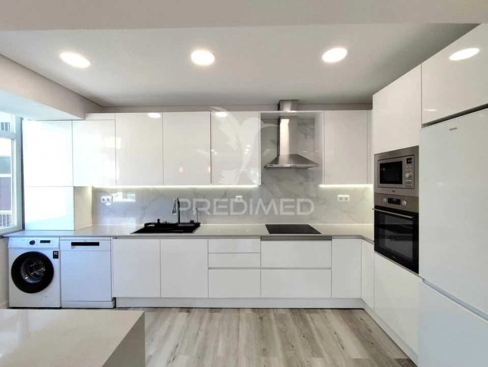 Apartamento T2 para Venda em Corroios Foto 3