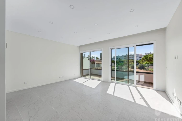 Apartamento T1 para Venda em Quarteira Foto 4