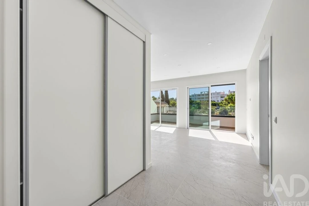 Apartamento T1 para Venda em Quarteira Foto 2